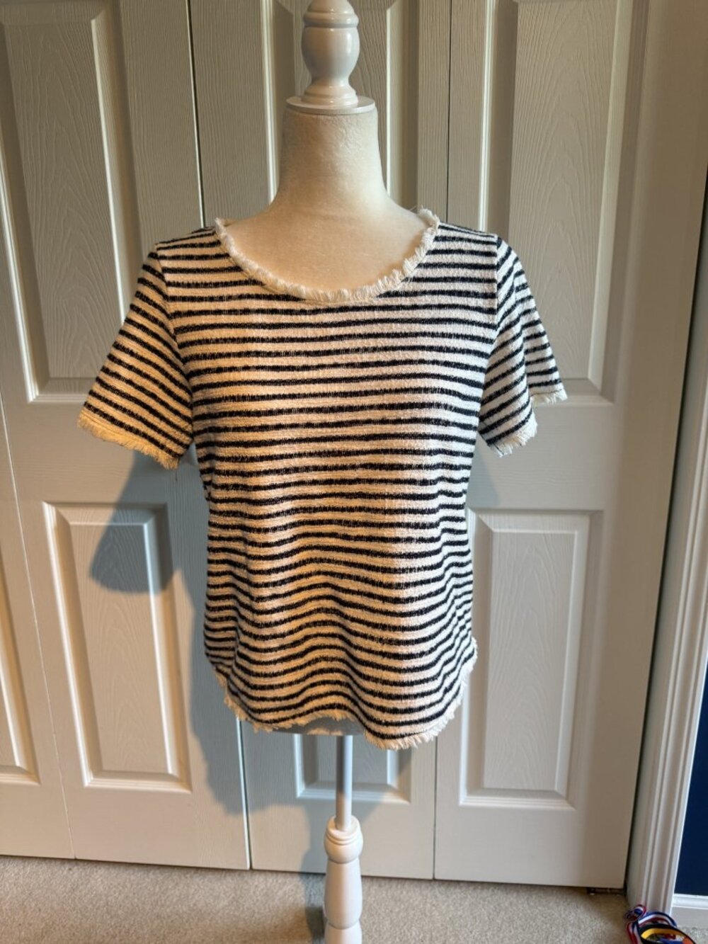 Green Envelope Frayed Hem Edge Navy & White Striped Knit Top Size Medium